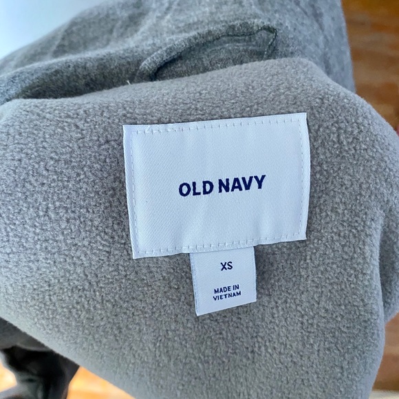 Old Navy Winter Vest - Picture 9 of 9